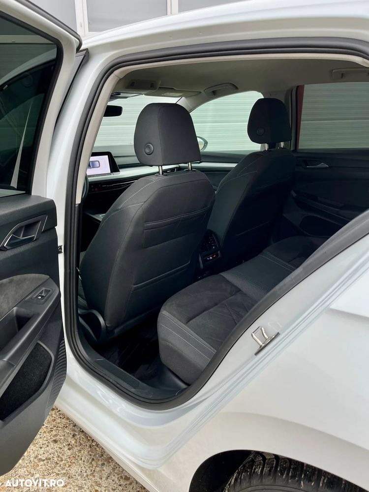 Volkswagen Golf 1.0 eTSI DSG MHEV Life - 6