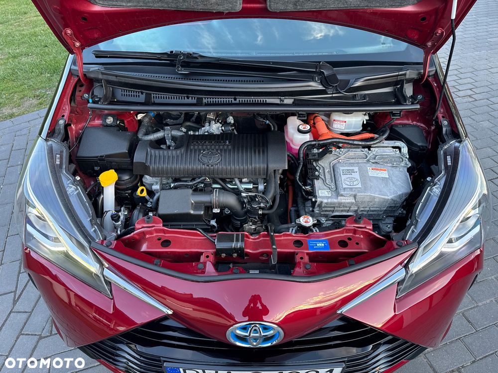 Toyota Yaris Hybrid 100 Selection Platinum - 16