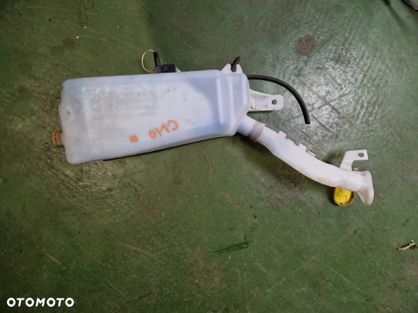 Renault Clio III zbiorniczek spryskiwaczy.