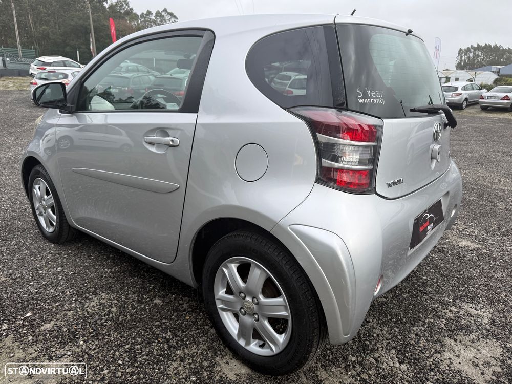 Toyota iQ 1.0 + - 4