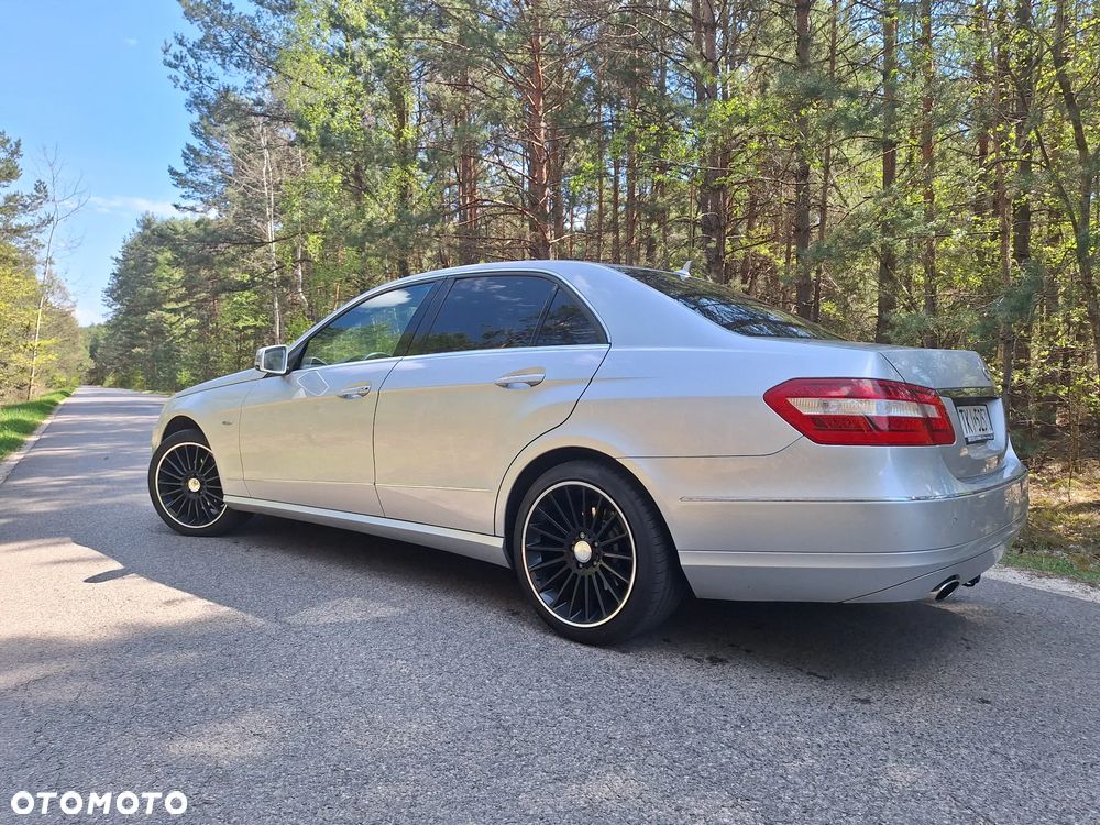 Mercedes-Benz Klasa E 200 CGI BlueEFFICIENCY 7G-TRONIC Elegance - 29