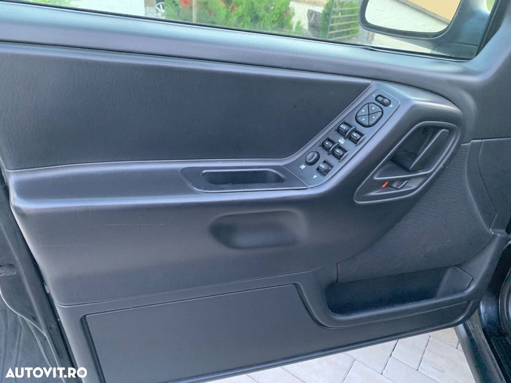Jeep Grand Cherokee - 24