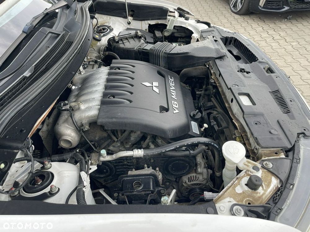 Mitsubishi Outlander - 14
