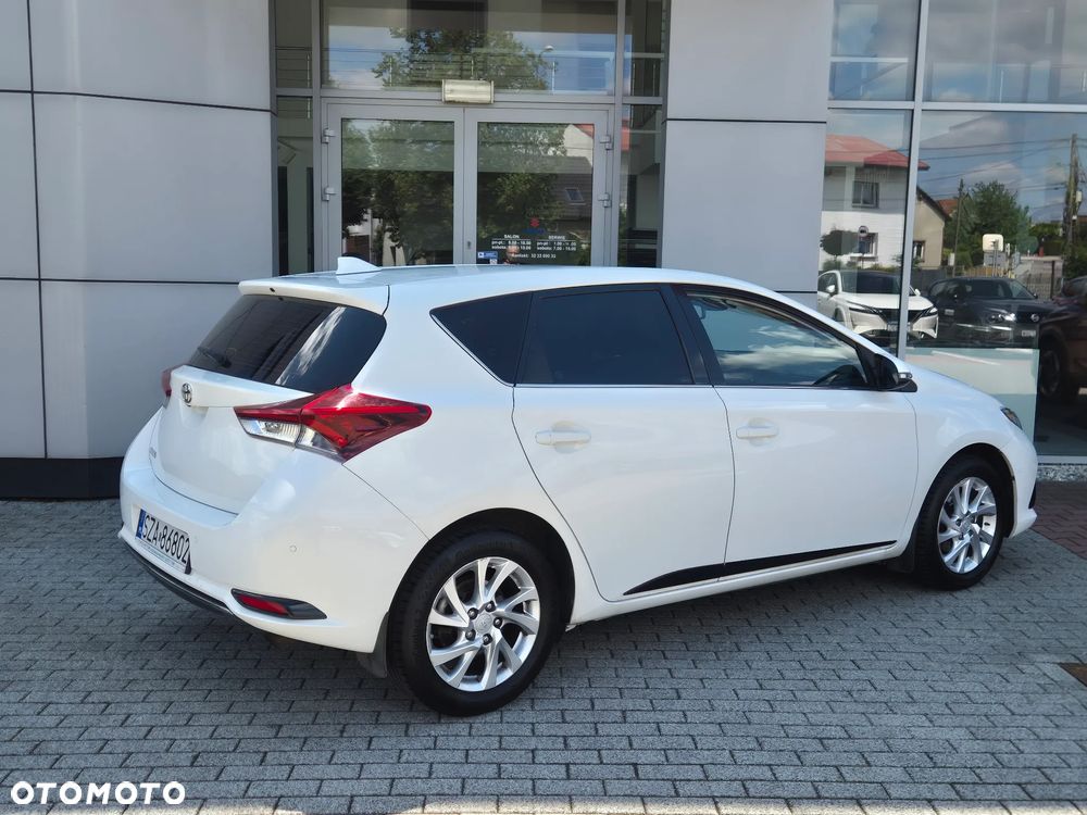 Toyota Auris 1.6 Premium - 4