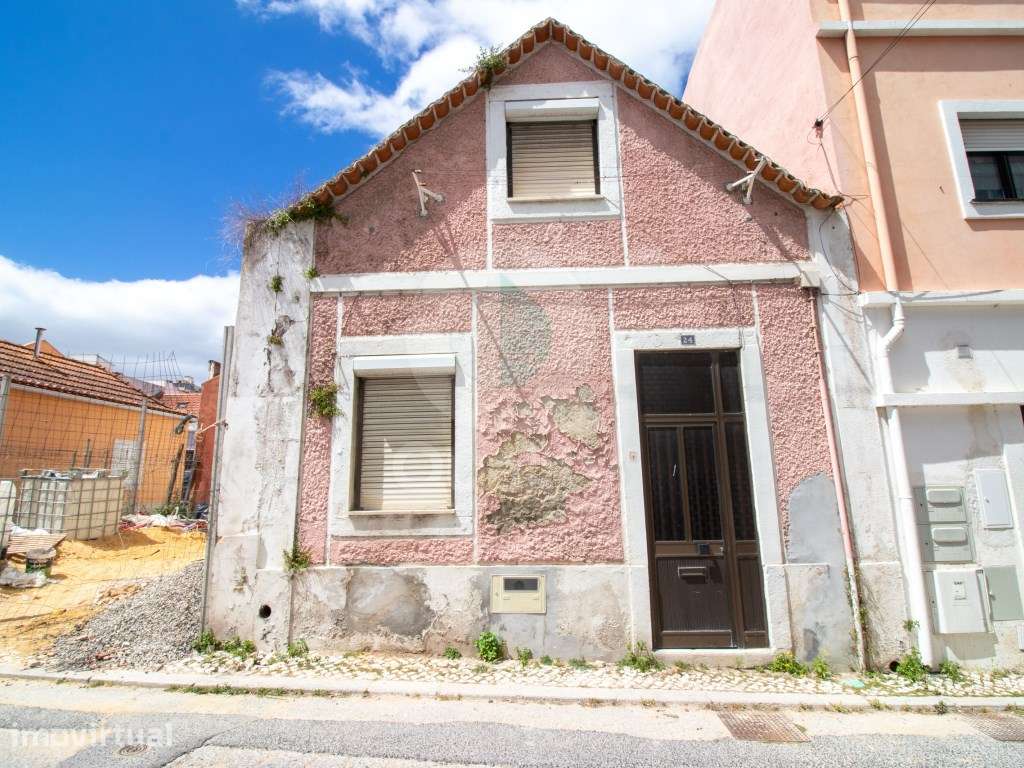 MORADIA T2 DUPLEX COM PROJECTO, NO CENTRO DO BARREIRO - Grande imagem: 3/21
