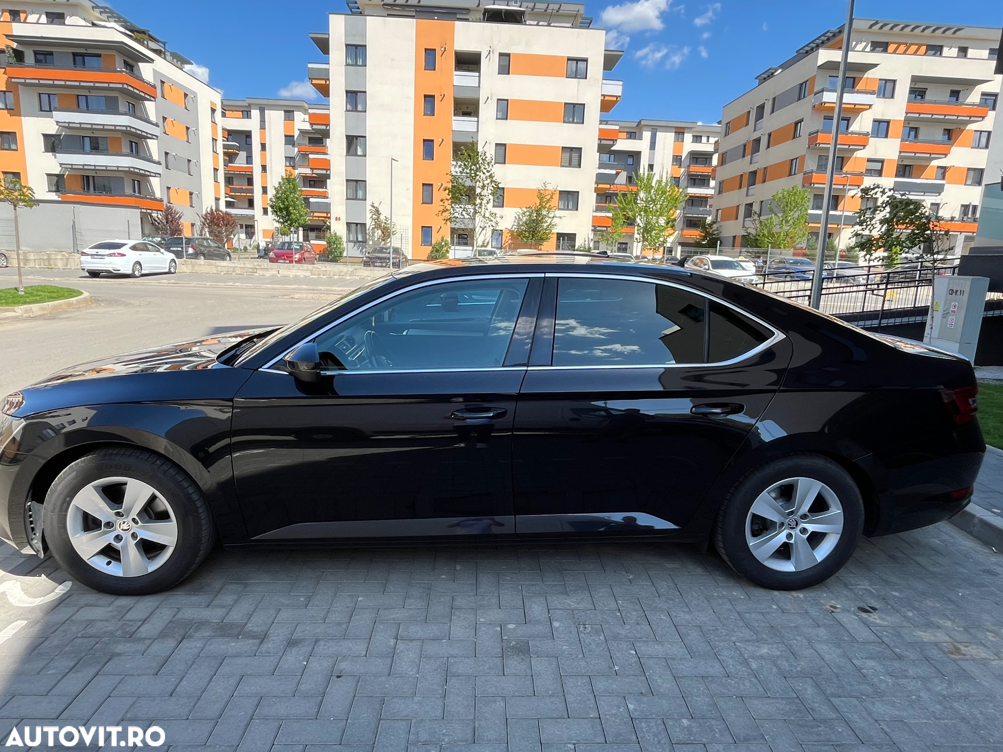 Skoda Superb 2.0 TDI DSG Ambition - 8