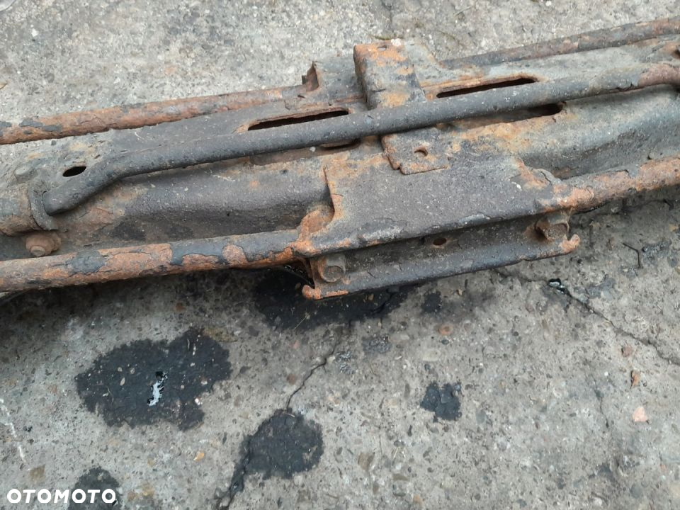 Mazda 323 323f BJ 98-03 Sanki belka wahaczami tył - 2