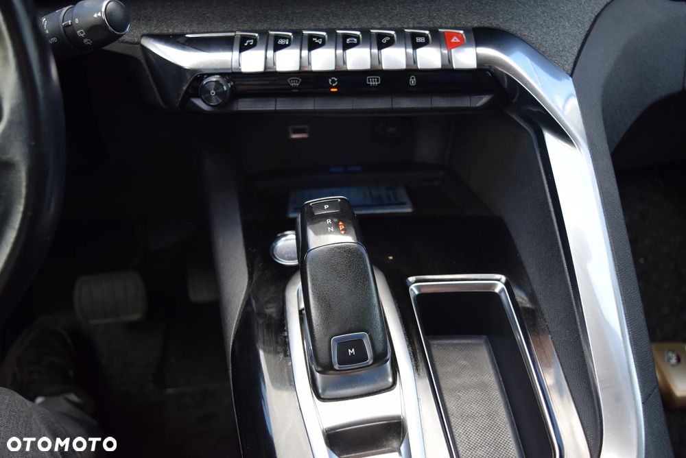 Peugeot 3008 BlueHDi 130 Stop & Start EAT8 Allure - 23