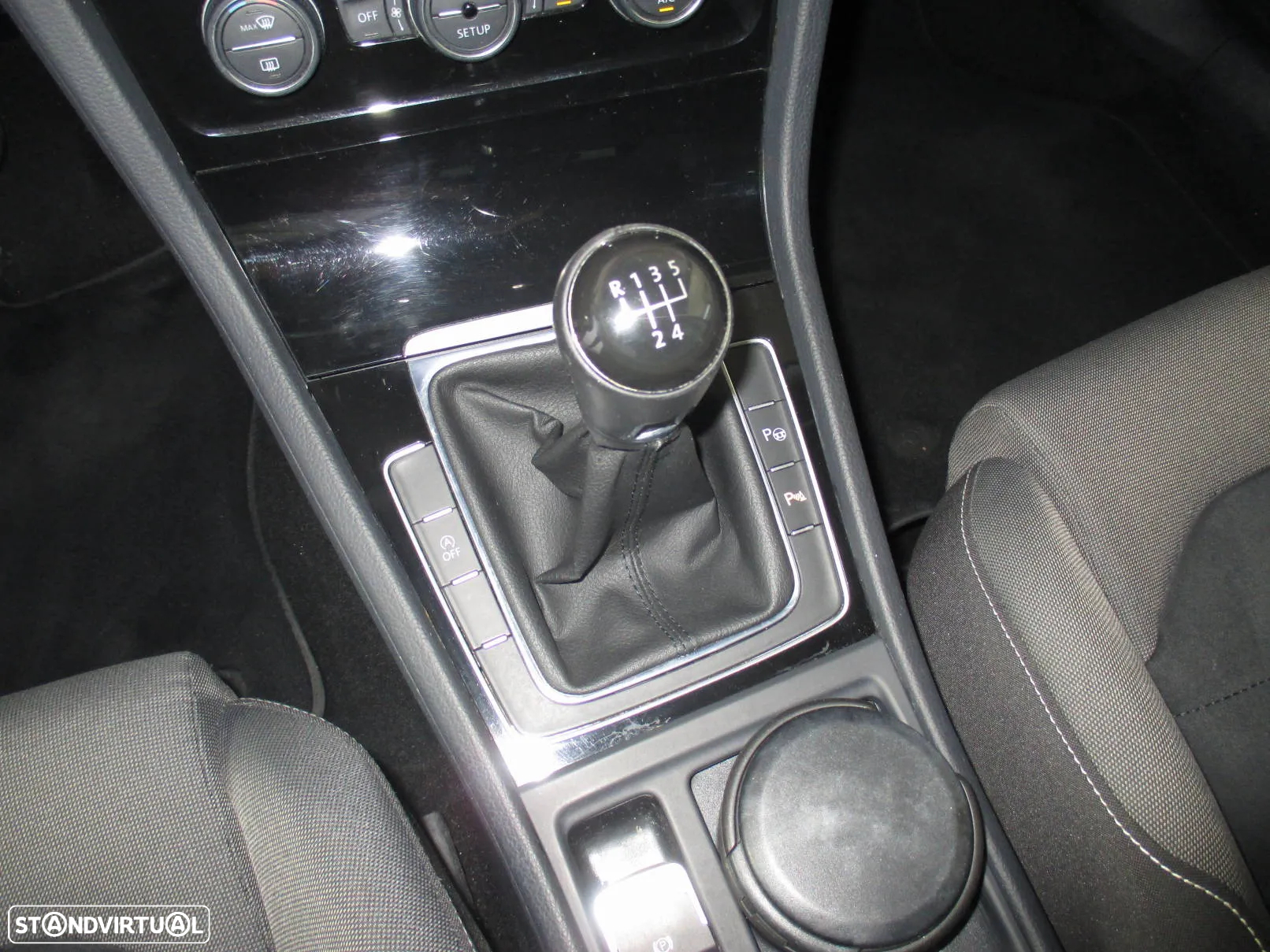 VW Golf 1.6 TDi Highline - 13