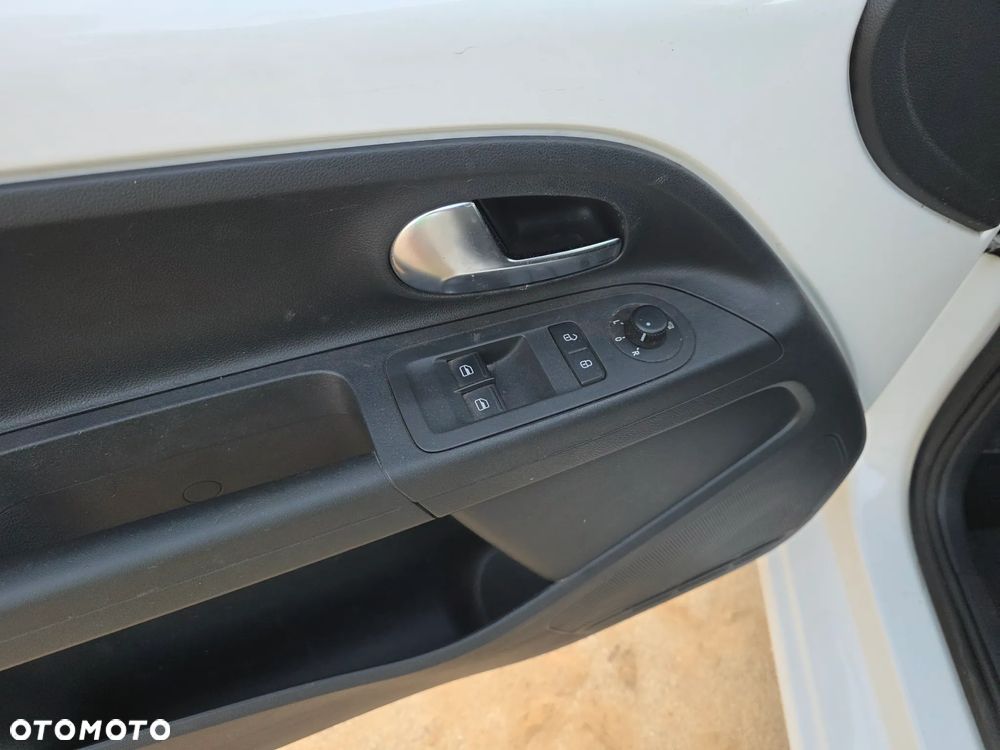 Volkswagen up! - 9