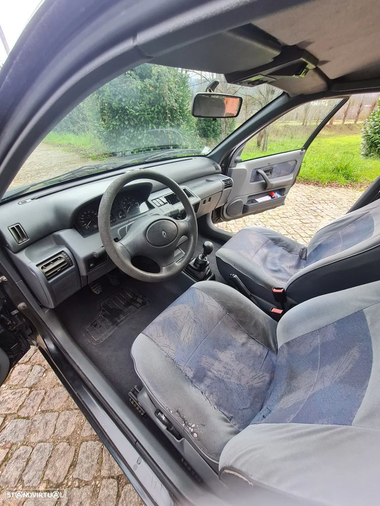 Renault Clio 1.2 Oasis - 6