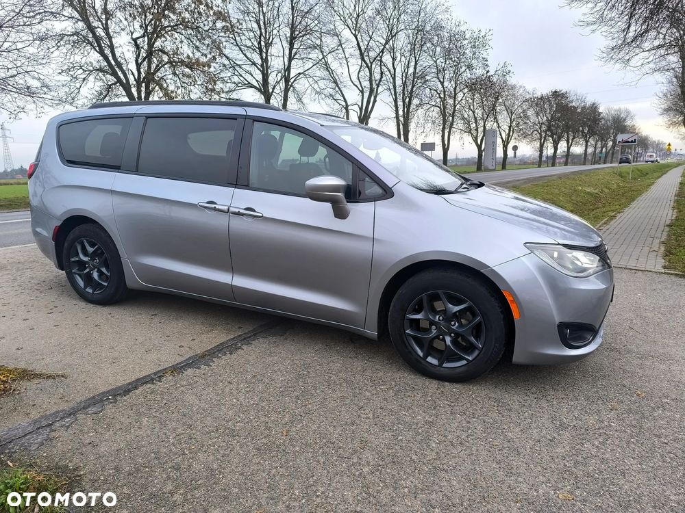 Chrysler Pacifica - 3