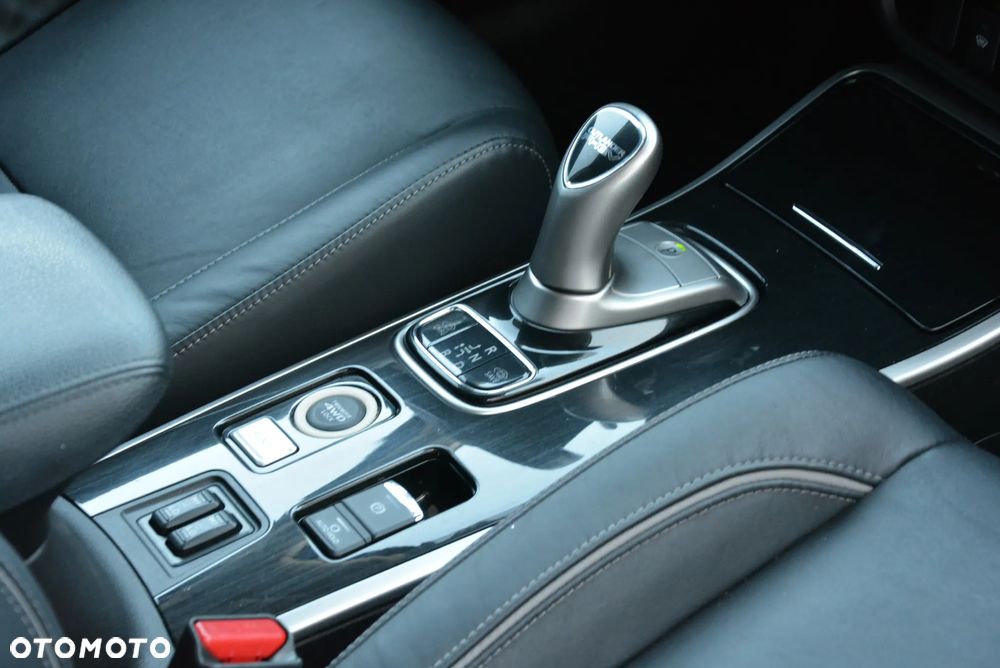 Mitsubishi Outlander 2.0 4WD Plug-In Hybrid - 35