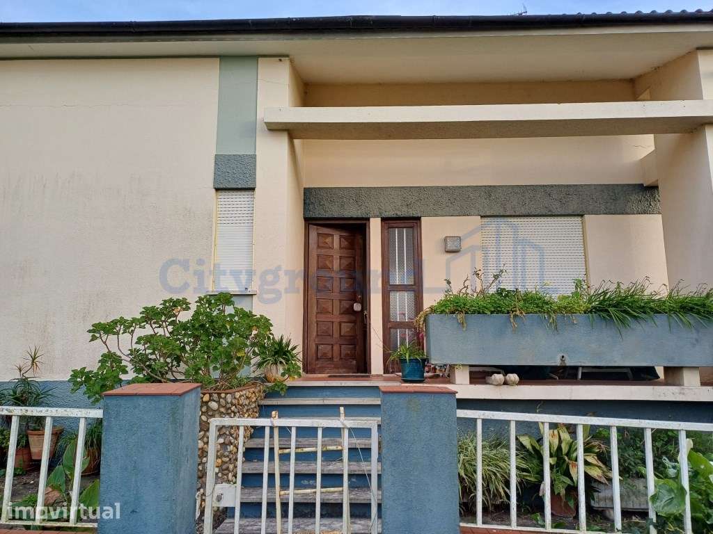 Moradia V5 com terreno urbano numa Localização Privilegiada em Leiria - Grande imagem: 5/27