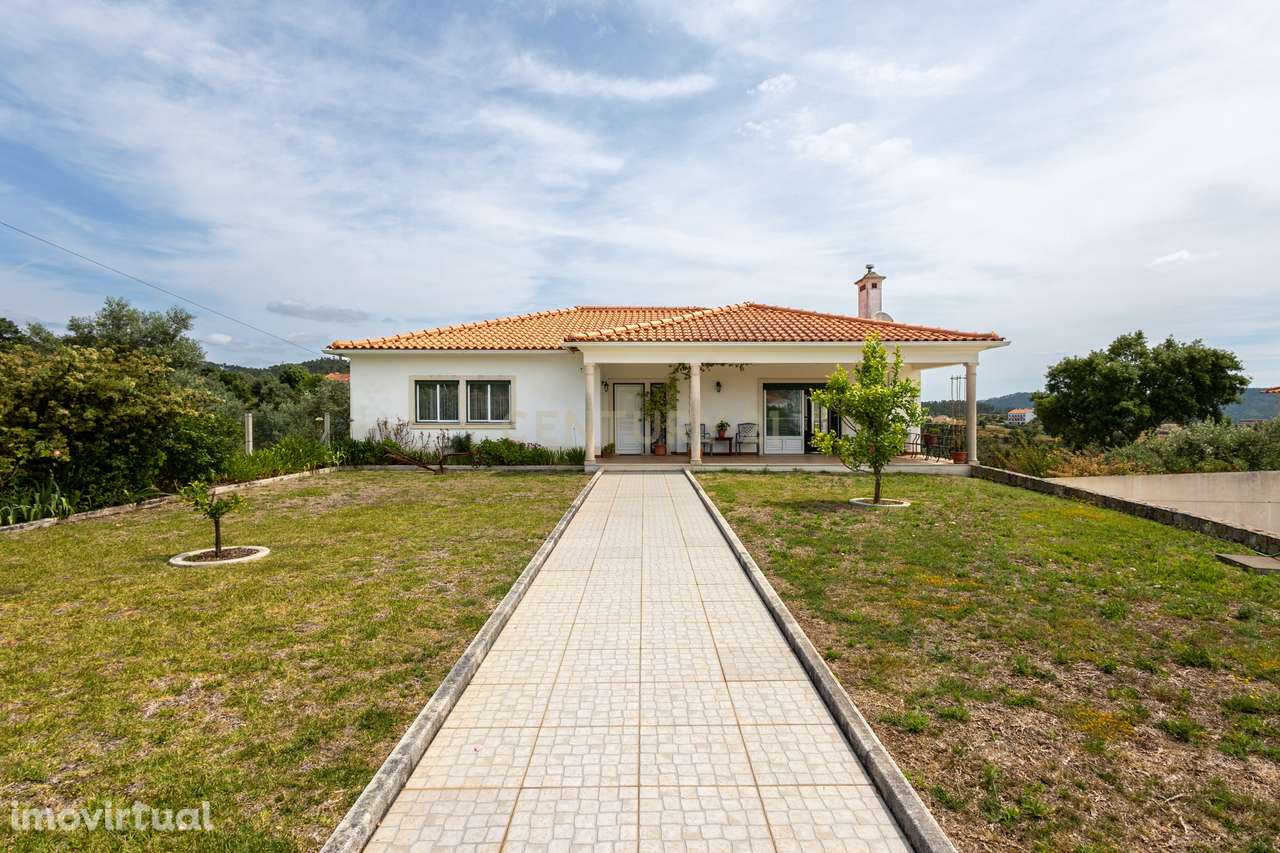 Moradia de Luxo com Vista Panorâmica sobre o Castelo do Bode e Piscina - Grande imagem: 2/21