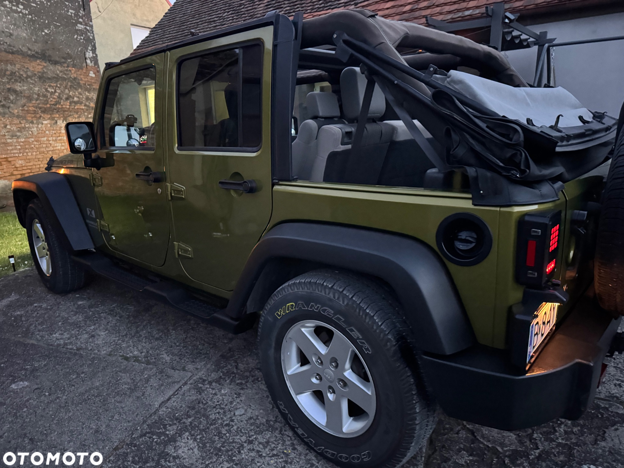 Jeep Wrangler Unlimited 3.8 Automatik Sahara - 3