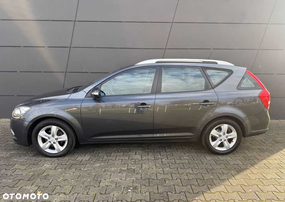 Kia Ceed ver-1-6-crdi-128-dream-team-edition - 9