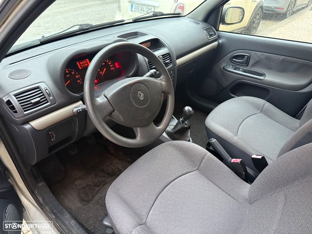 Renault Clio 1.2 16V Confort - 8