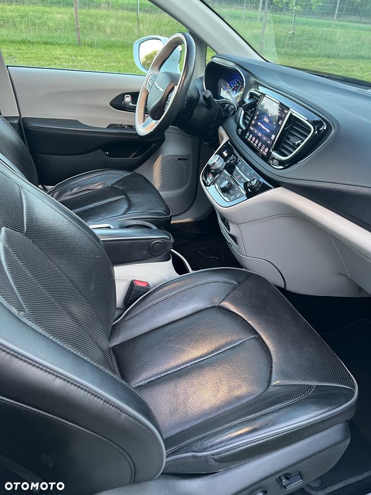 Chrysler Pacifica - 8
