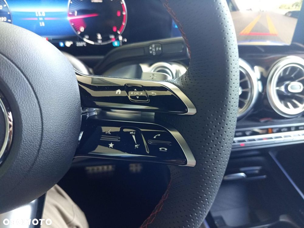 Mercedes-Benz GLB - 22