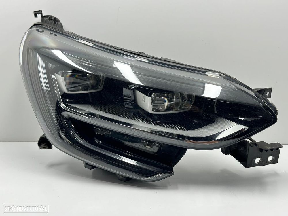 Ótica / Farol Direito Full LED - Renault Megane IV (2016)