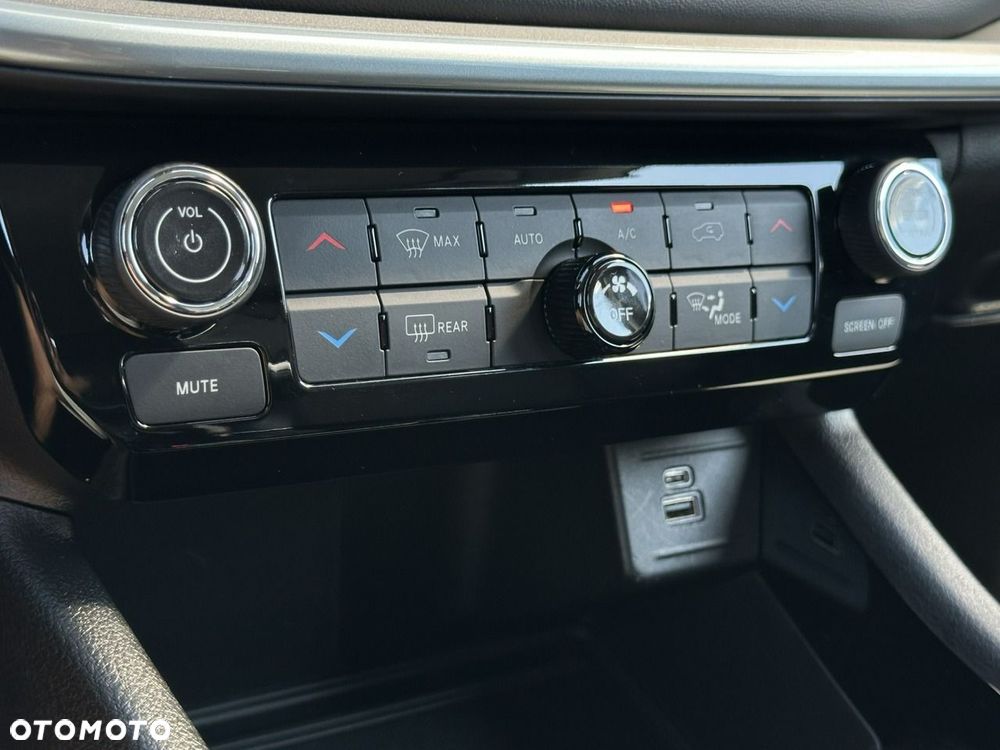 Jeep Compass - 25