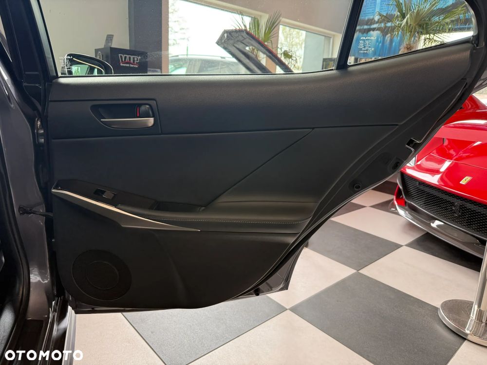 Lexus IS 200t Elegance - 13