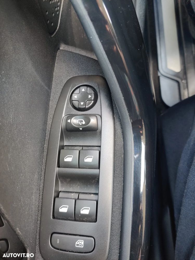 Peugeot 208 1.2 L PureTech Turbo STT Allure - 16