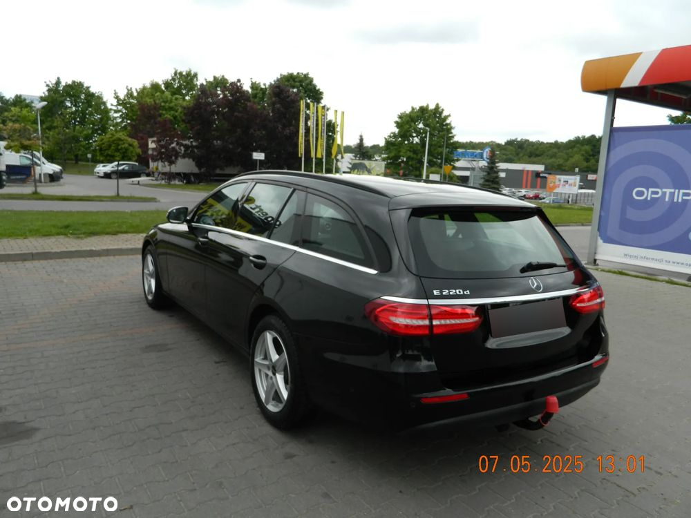 Mercedes-Benz Klasa E 220 d T 9G-TRONIC - 12