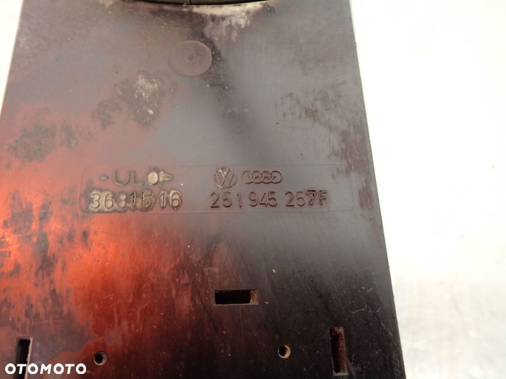 LAMPA LEWA TYLNA VOLKSWAGEN T3 - 8