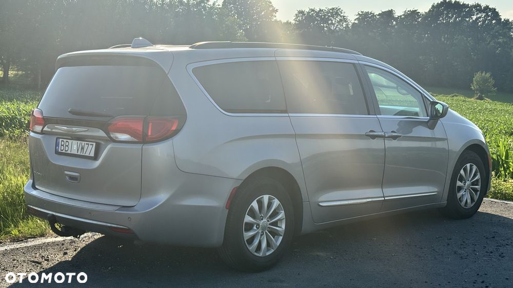 Chrysler Pacifica - 33