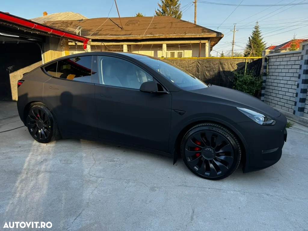 Tesla Model Y - 5