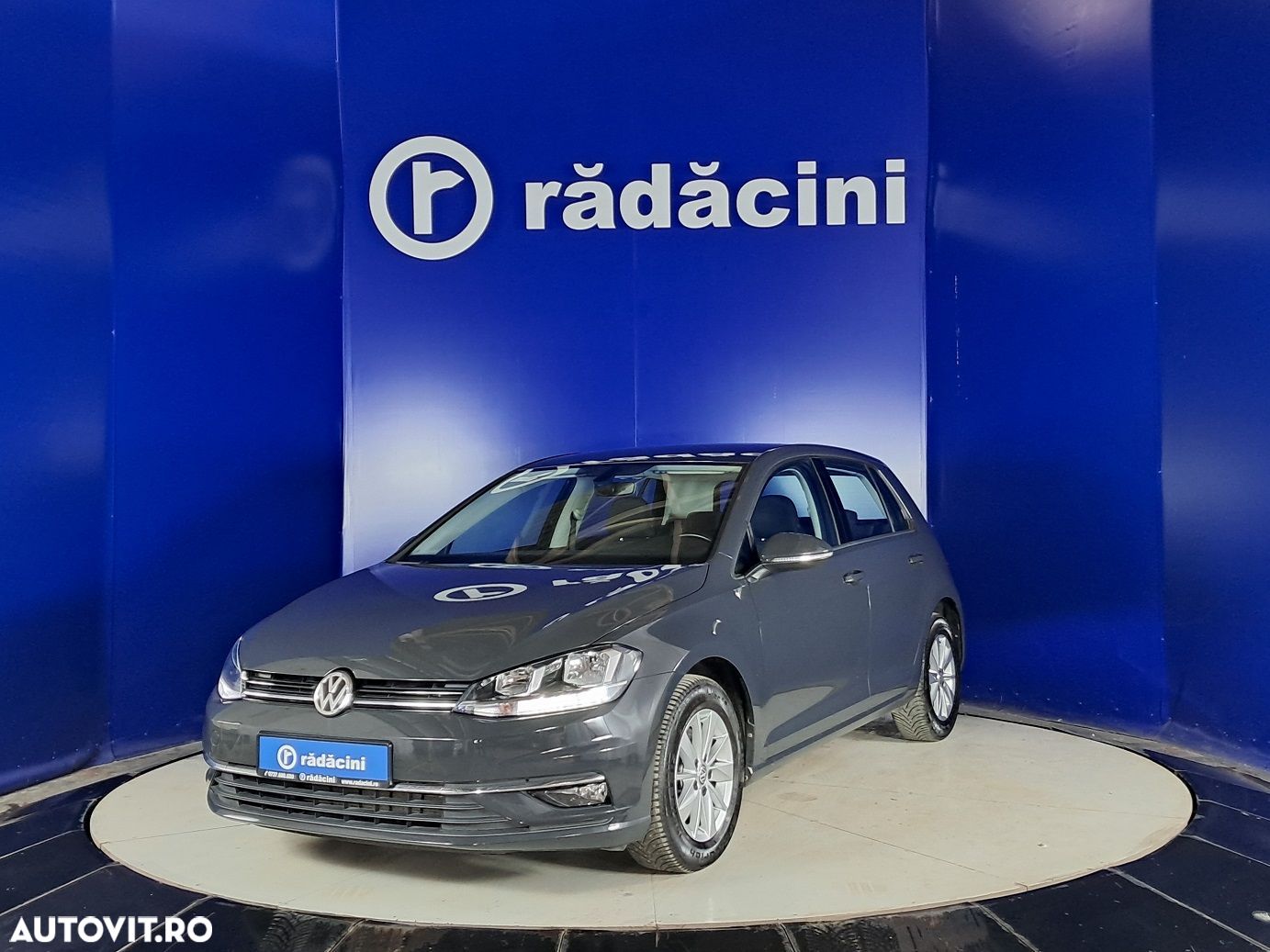 Volkswagen Golf - 1