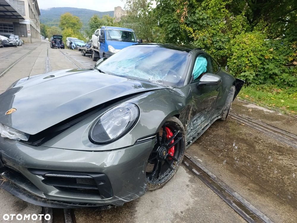 Porsche 911 Carrera 4 GTS PDK - 6