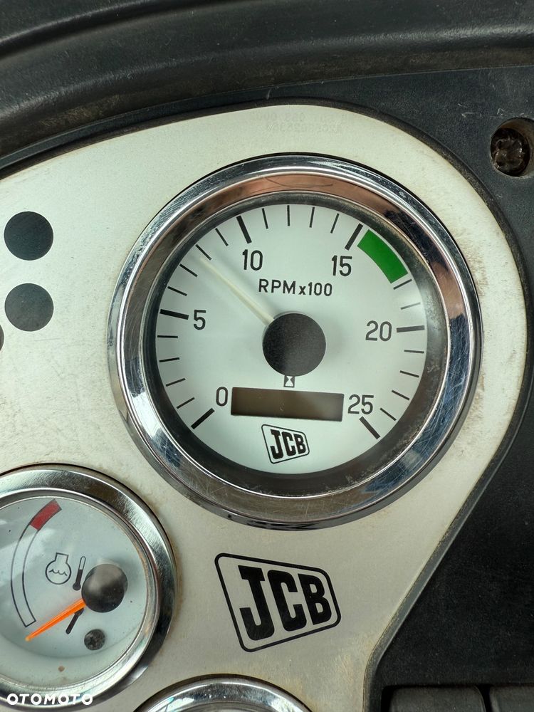 JCB 4CX SUPER 2002 rok na Umowe kupna stan bdb - 19