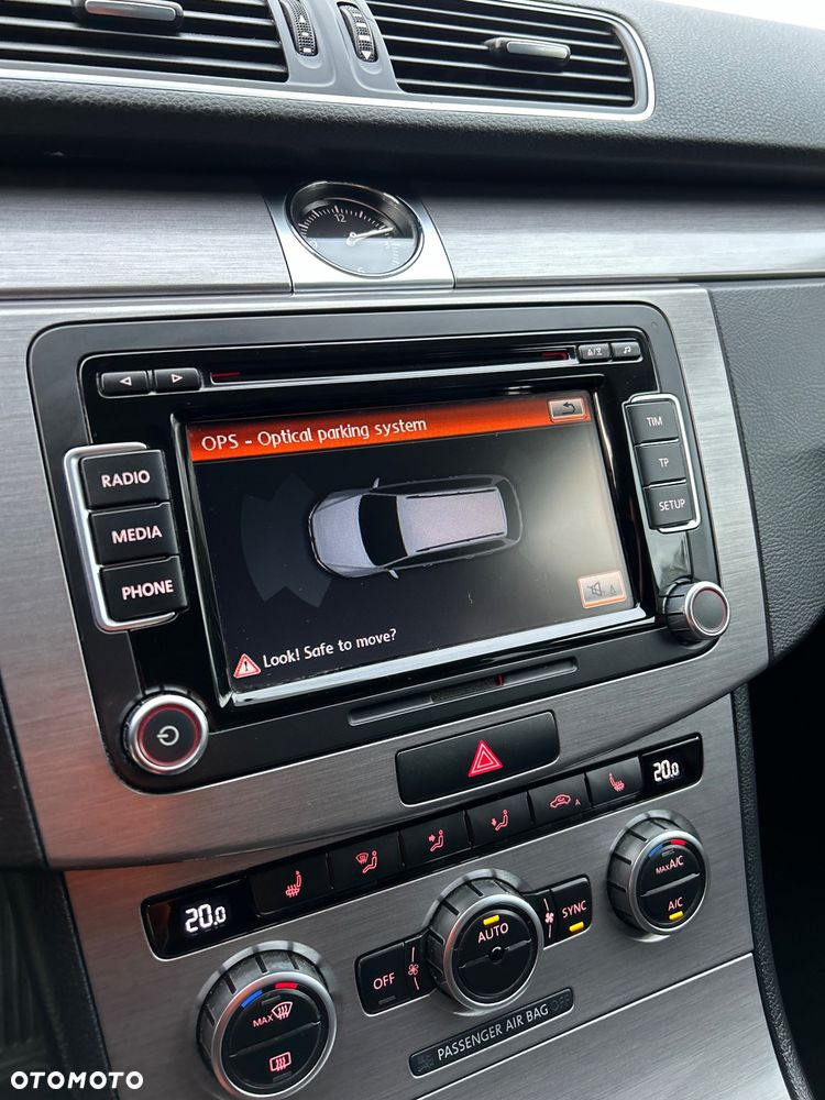 Volkswagen Passat 1.6 TDI DPF BlueMot Highline - 32