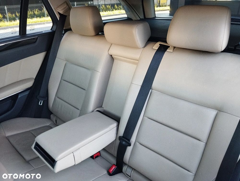 Mercedes-Benz Klasa E 250 CGI BlueEffICIENCY Avantgarde - 20