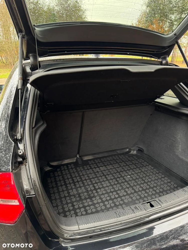 Audi A3 Sportback 1.6 TDI S line Sportpaket - 20