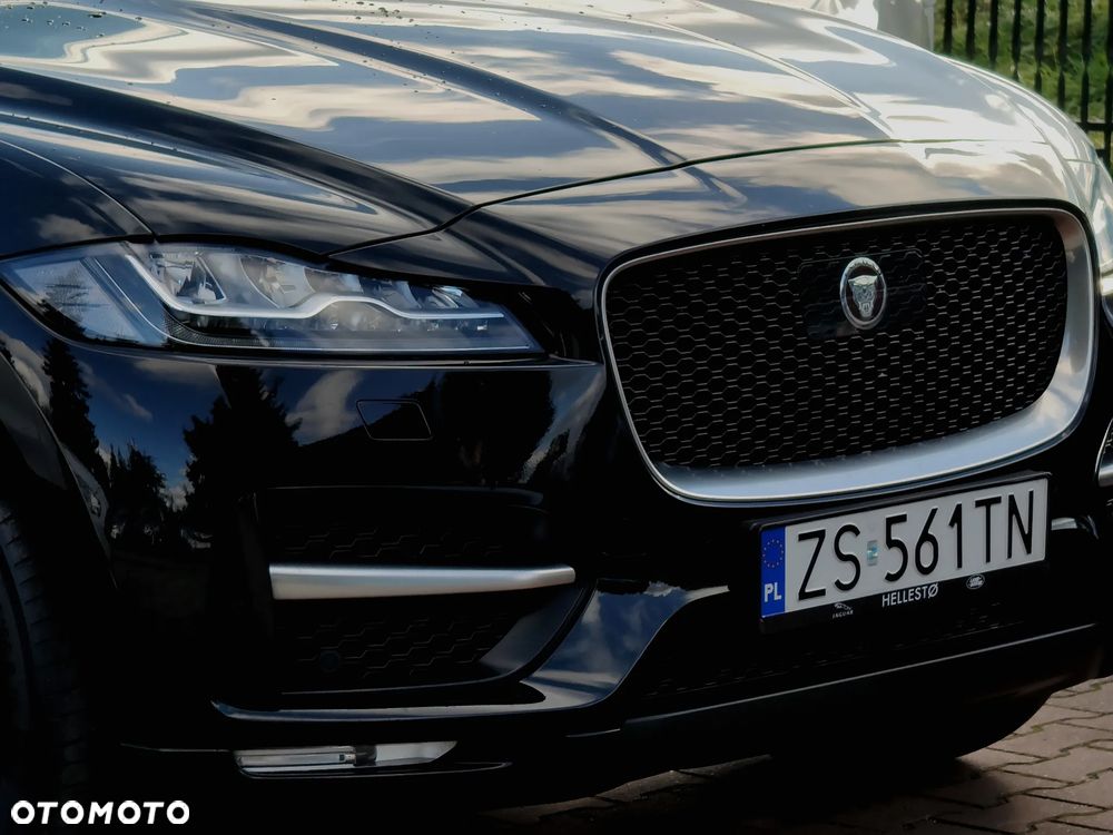 Jaguar F-Pace 25t AWD R-Sport - 7