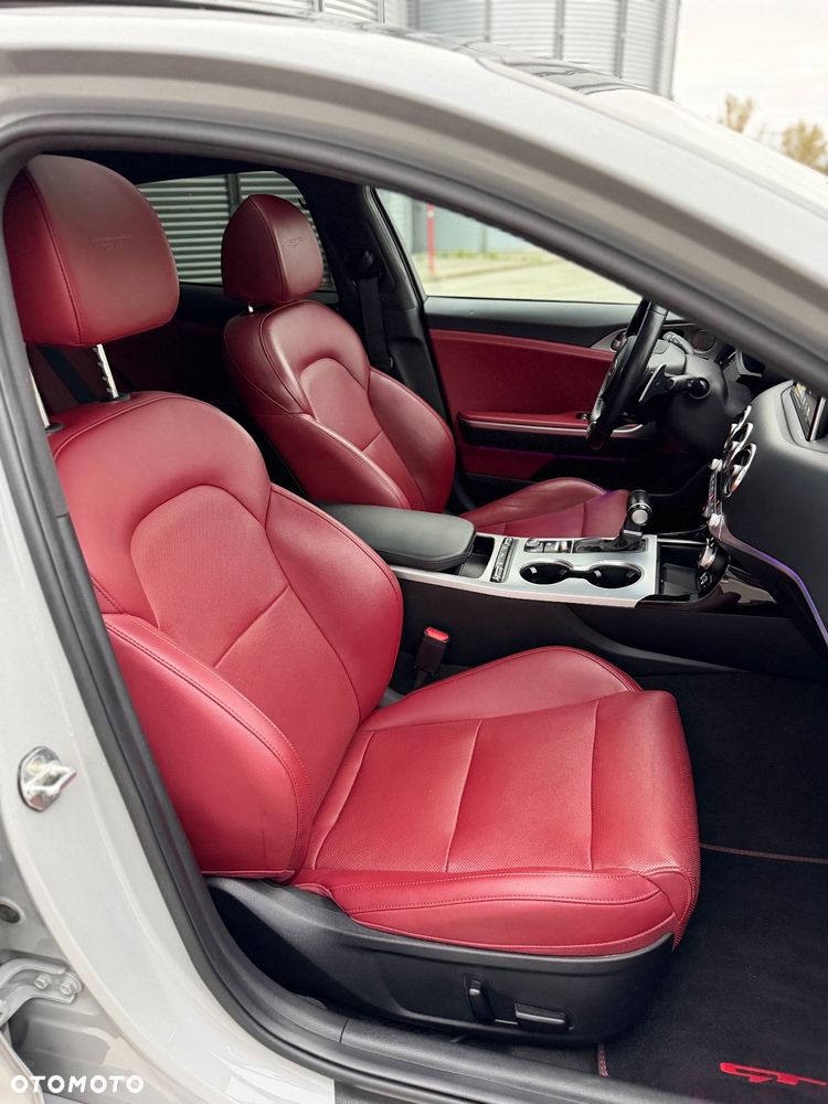 Kia Stinger 3.3 T-GDI V6 GT AWD - 34