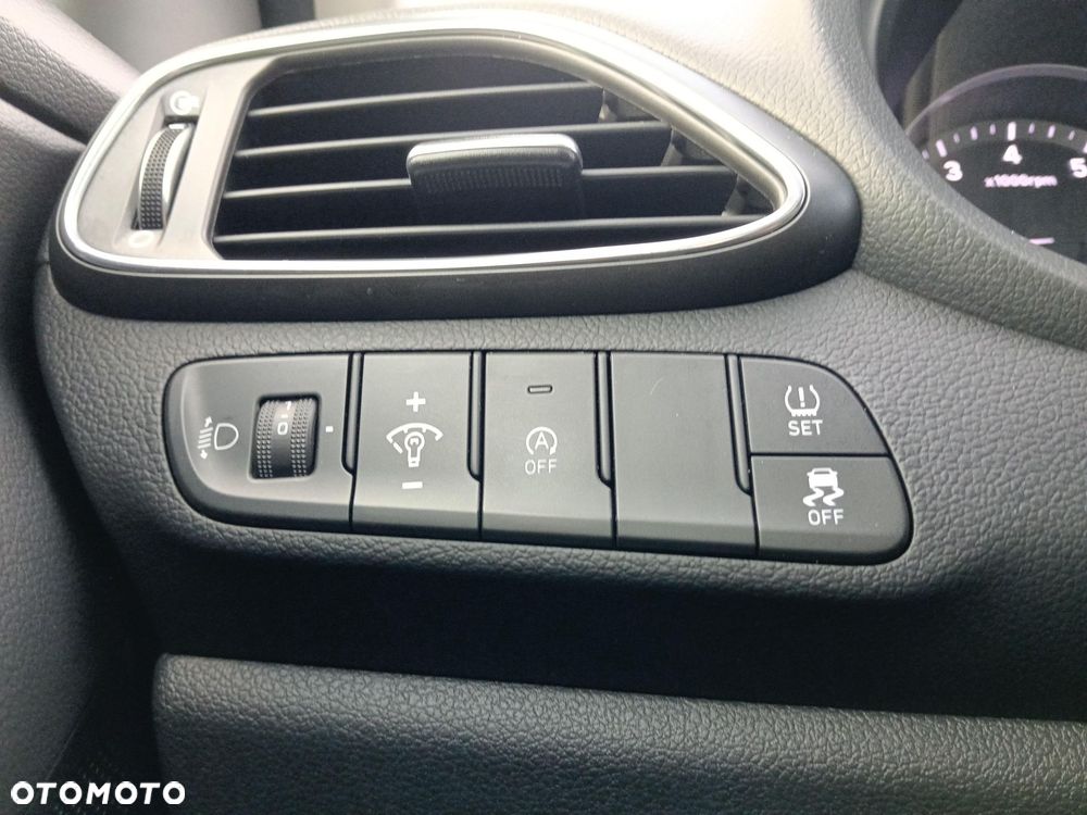 Hyundai i30 1.0 T-GDI Classic + DCT - 17