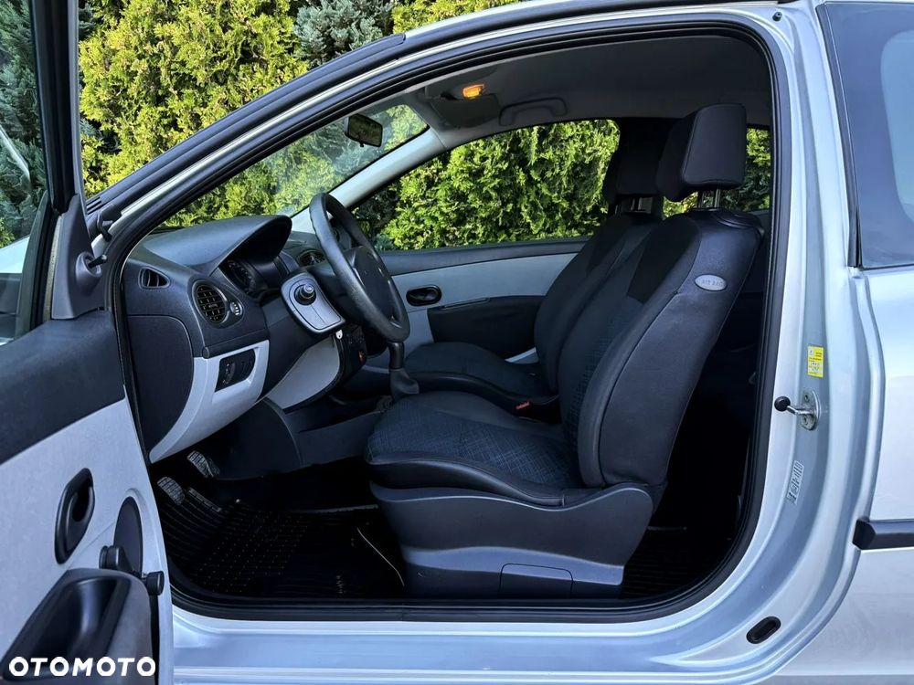 Renault Clio - 22