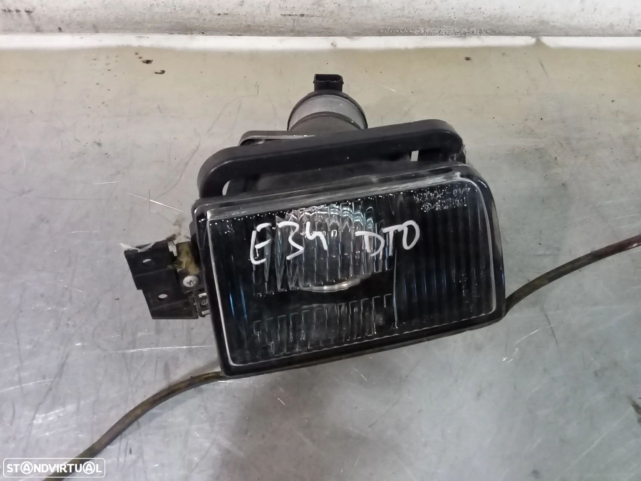 FAROL DE NEVOEIRO BMW E34 - DIREITO - 1