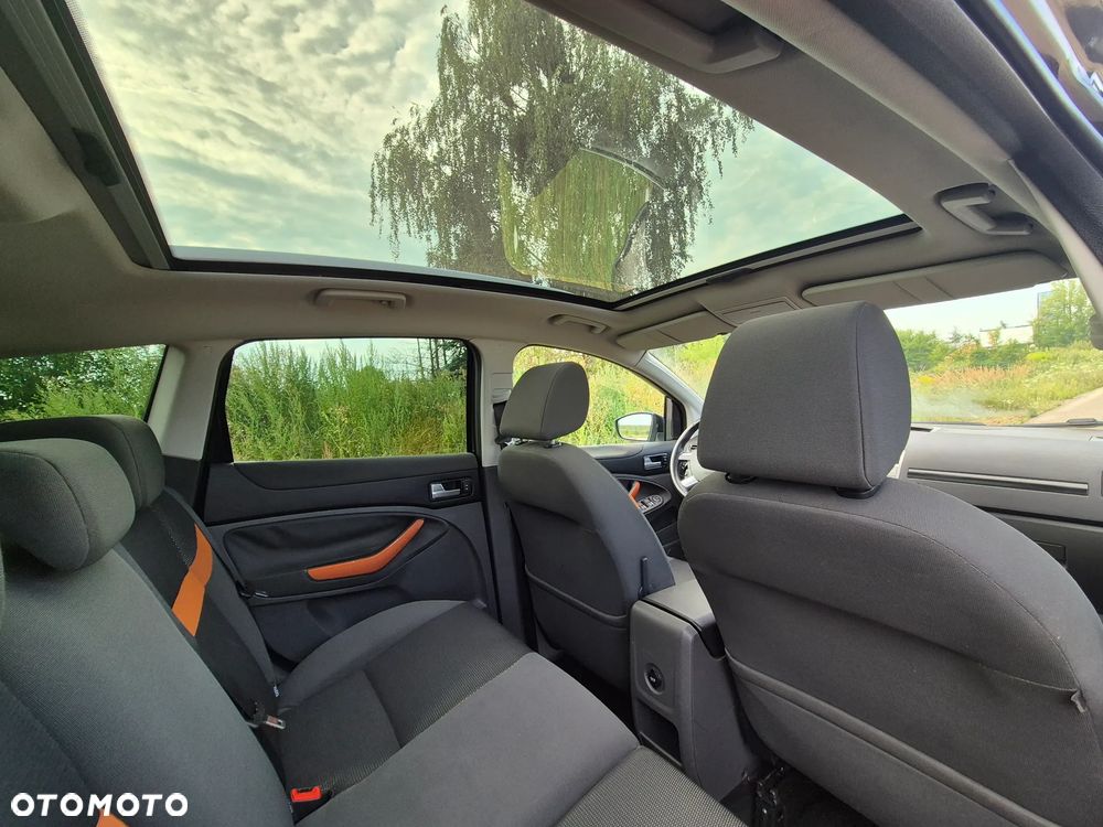 Ford Kuga 2.0 TDCi 2x4 Titanium - 22
