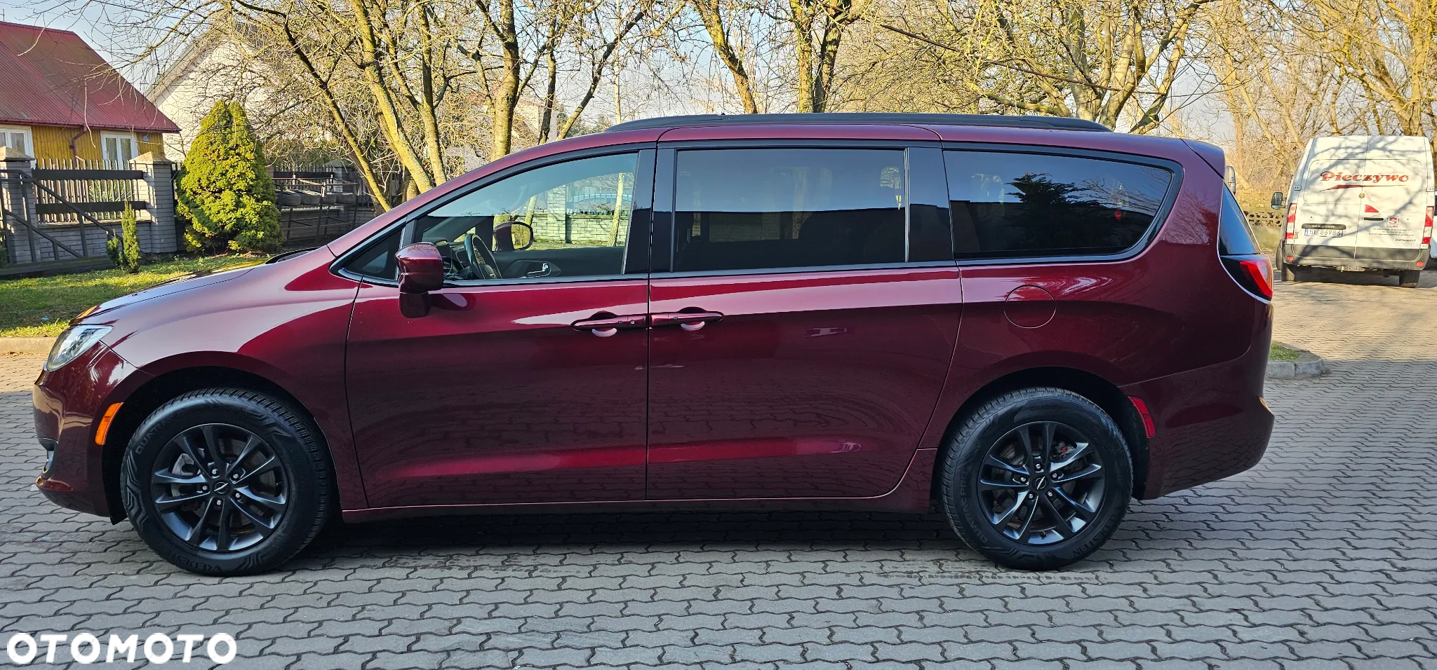 Chrysler Pacifica - 32