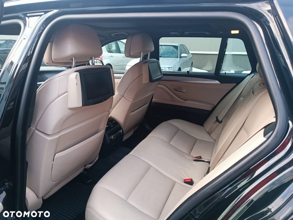 BMW Seria 5 M550d xDrive Sport-Aut - 13