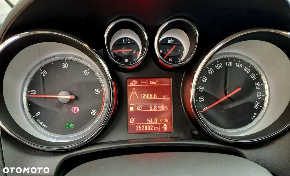 Opel Astra 2.0 CDTI Exklusiv - 9