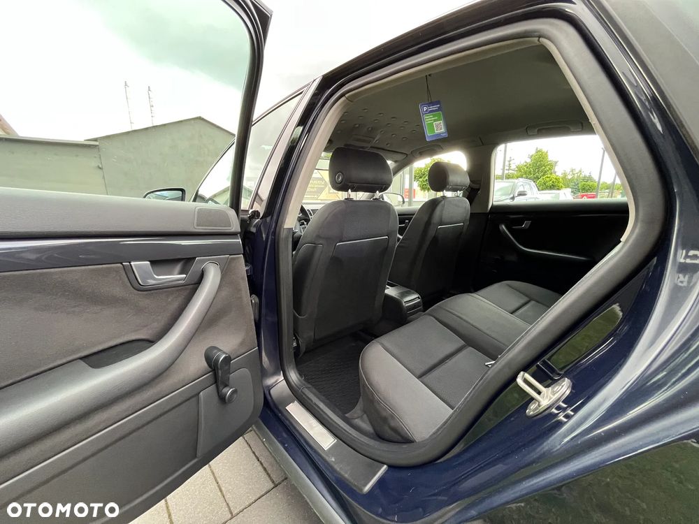 Audi A4 Limousine - 15