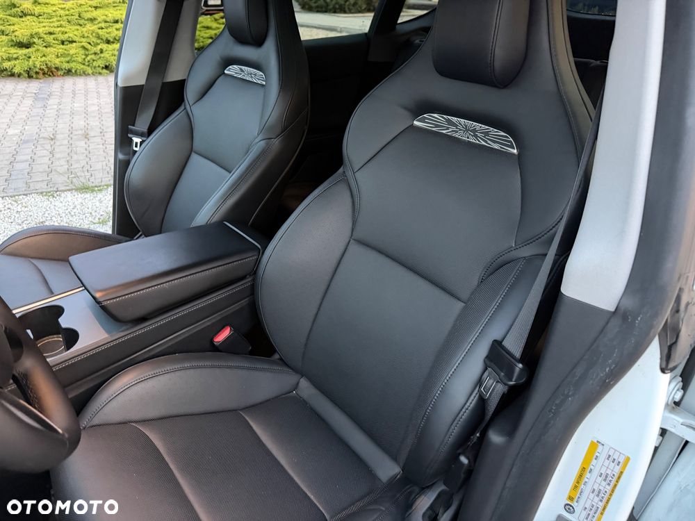 Tesla Model Y - 7