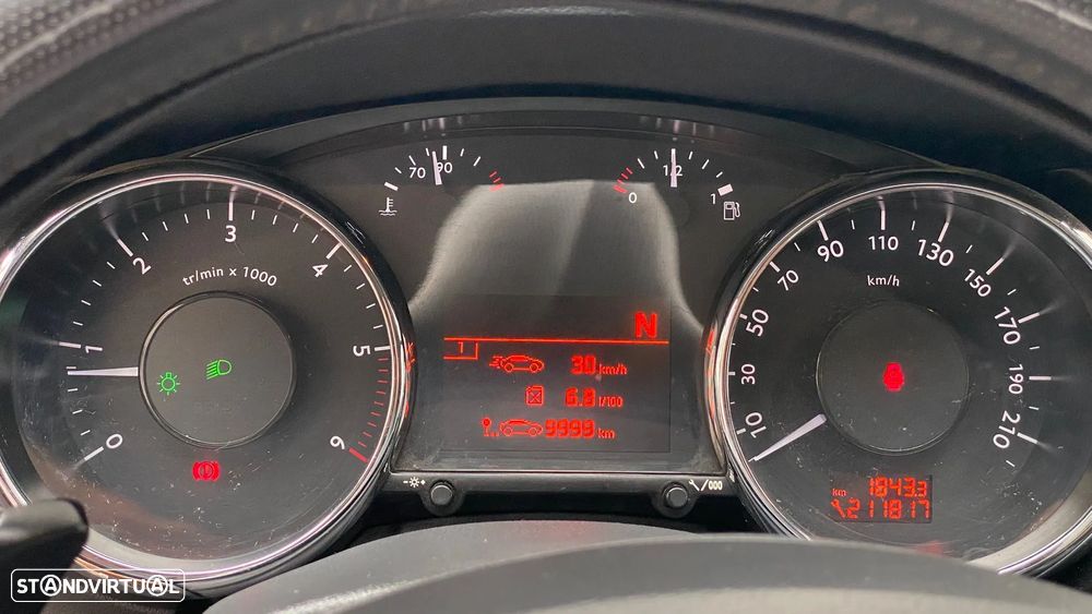 Peugeot 3008 1.6 HDi Executive CMP6 - 23